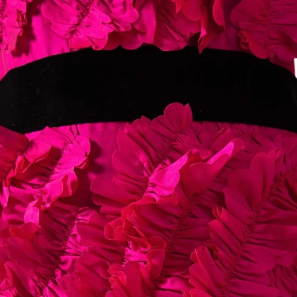 Marchesa one shoulder Floral texture cocktail dress in Fuchsia. - Picture 5 of 5